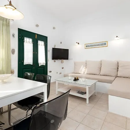 Casa Nileas For Cycladic Summer Living Right On The Bay And Beach! Holiday home Piso Livadi