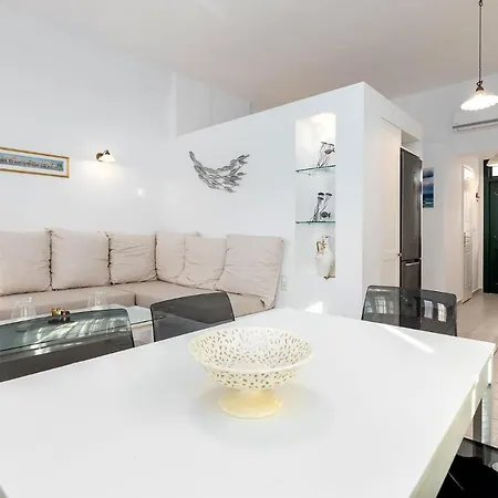Casa Nileas For Cycladic Summer Living Right On The Bay And Beach! Piso Livadi