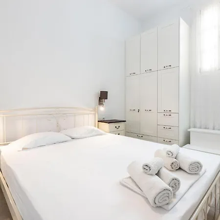 Holiday home Casa Nileas For Cycladic Summer Living Right On The Bay And Beach! Piso Livadi