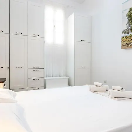 Casa Nileas For Cycladic Summer Living Right On The Bay And Beach! * Piso Livadi