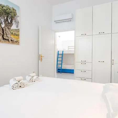 Holiday home Casa Nileas For Cycladic Summer Living Right On The Bay And Beach! Piso Livadi