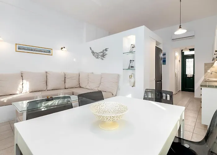 Casa Nileas For Cycladic Summer Living Right On The Bay And Beach! Piso Livadi